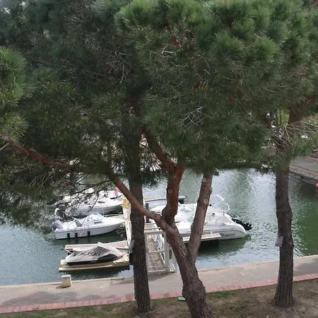 شقة Les Capellans, Port D'attache